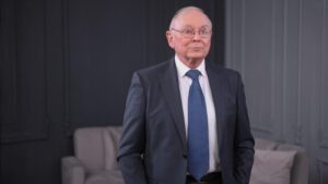 Charlie Munger Believes Wealth Comes From These 5 Mental Habits Middle Class People Never Develop