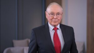 Charlie Munger’s “Man With a Hammer” Warning: 7 Ways This One Thinking Error Ruins Smart People’s Decisions